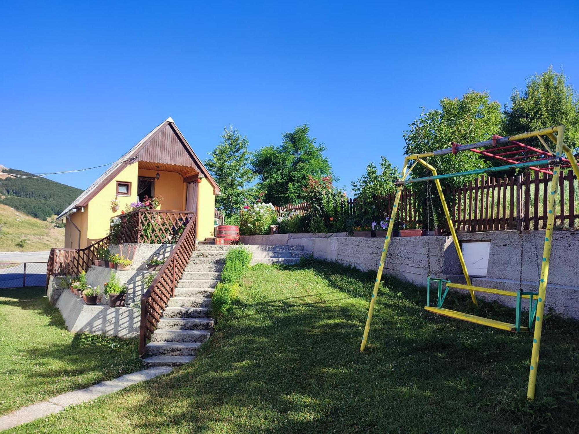 Cemerno Cottage Gacko Εξωτερικό φωτογραφία