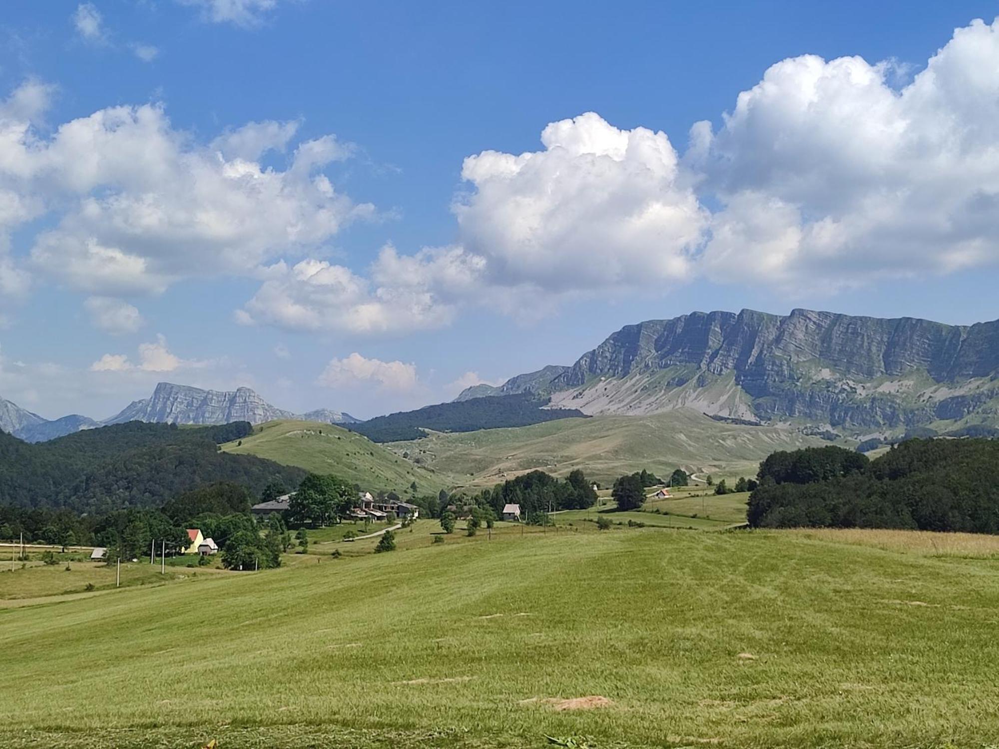 Cemerno Cottage Gacko Εξωτερικό φωτογραφία